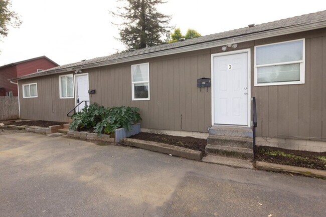 Building Photo - 4740 NE 99th Ave