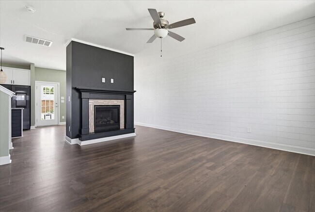 Building Photo - 1717 Stackhouse Dr