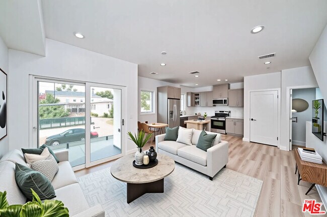 Building Photo - 1108 Queen Anne Pl