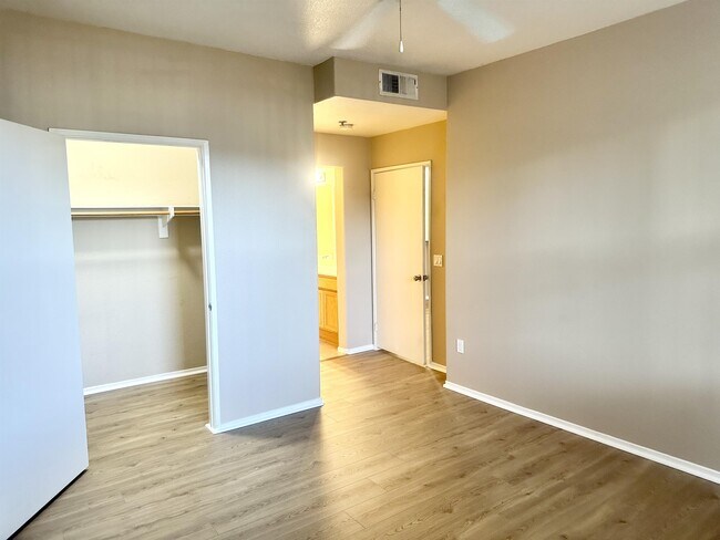 Building Photo - 1710 Paseo Aurora