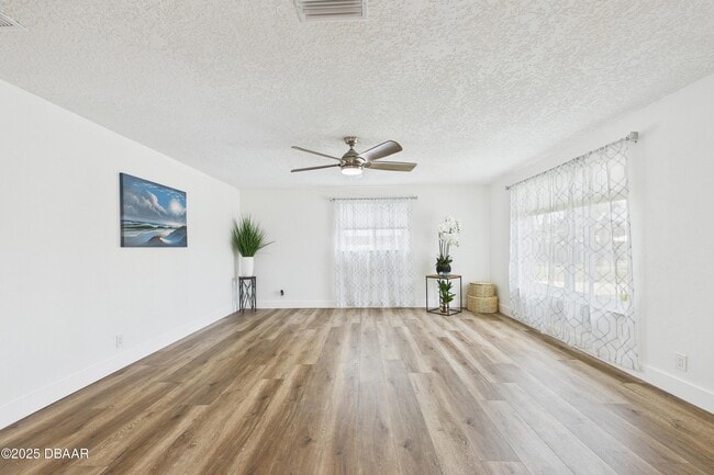 Building Photo - 4035 Oriole Ave