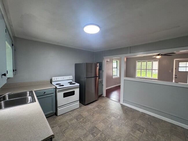 Building Photo - Housing Voucher accepted