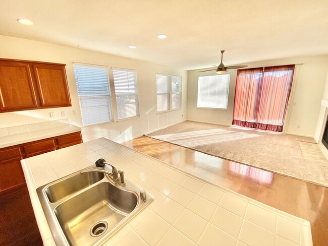 Building Photo - Beautiful Single Story Home with Local Park a Block Away!