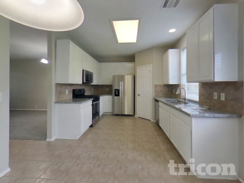 Building Photo - 18810 Woodbreeze Dr