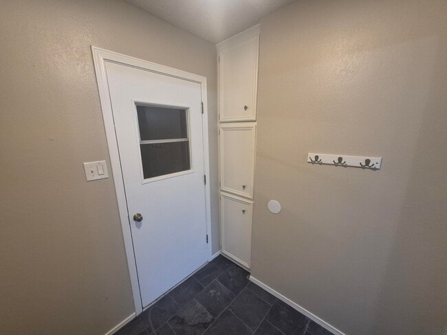 Building Photo - 3211 94th St