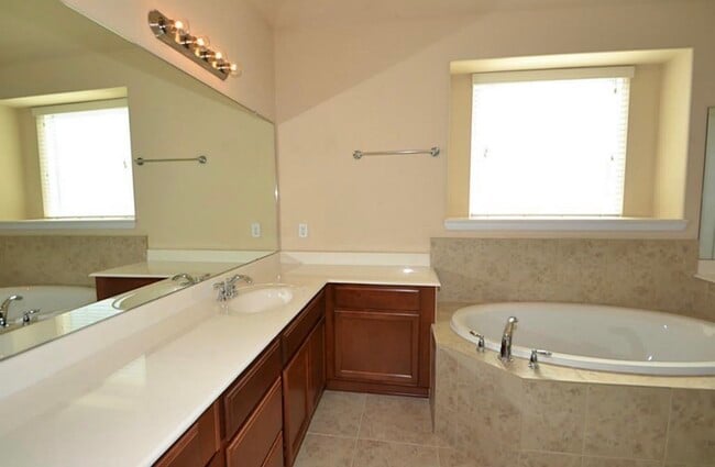 Building Photo - 7026 Belle Meadow Ln