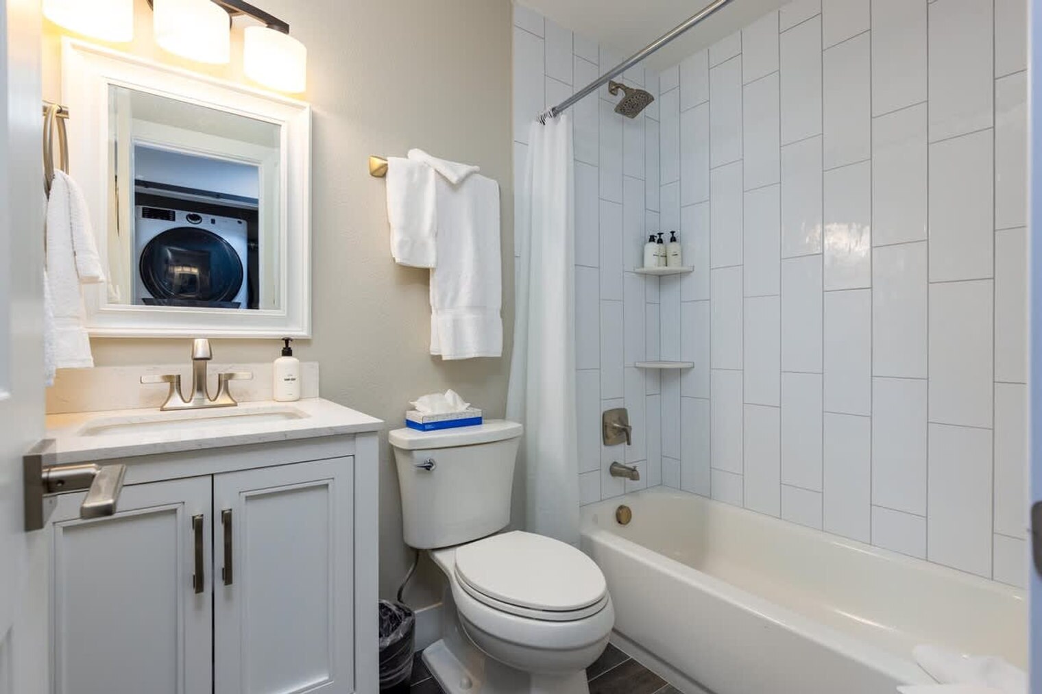 Building Photo - 815 Columbine Rd