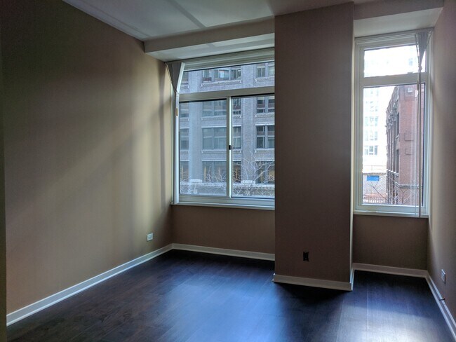 Building Photo - 211 E Ohio St