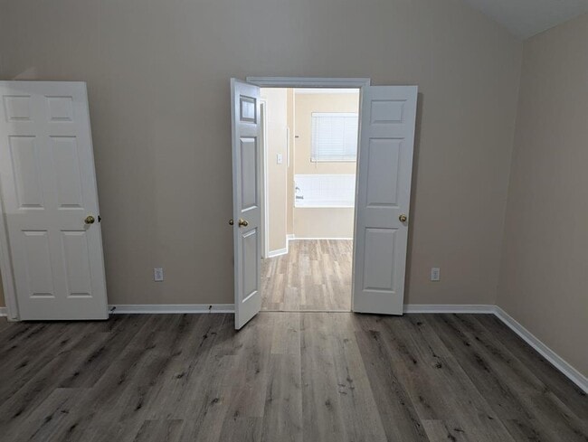 Building Photo - 14910 Gray Ridge Dr