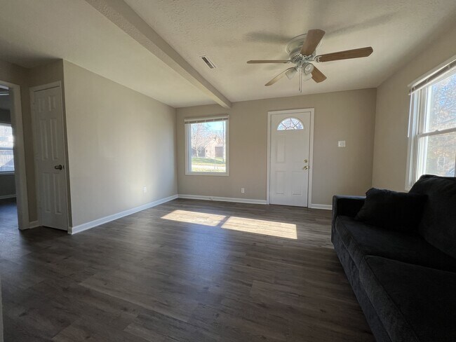 Building Photo - 4304 SE 8th St