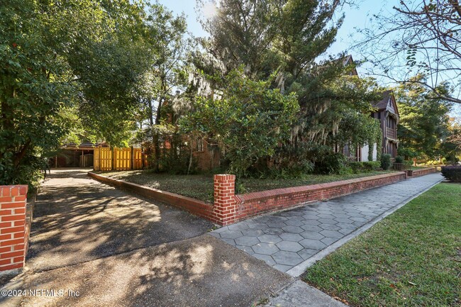 Building Photo - 2160 Forbes St