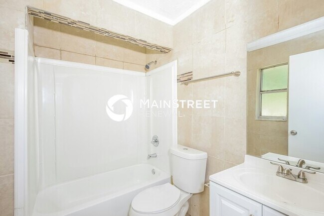 Building Photo - 3 Bedroom Pet-Friendly Home in APOPKA, FL with Main Street Renewal