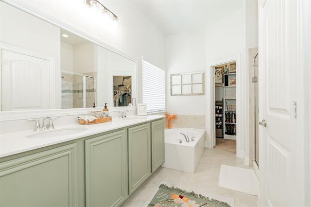 Building Photo - 2620 Sabine Cir