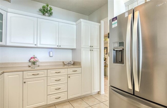 Building Photo - 8040 Sailboat Key Blvd S