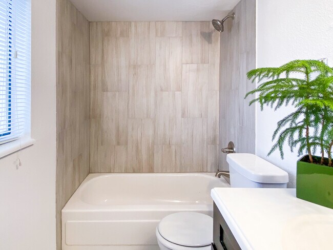 Building Photo - 8367 S Reed St