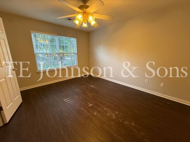 Building Photo - 3355 Kensington Pl