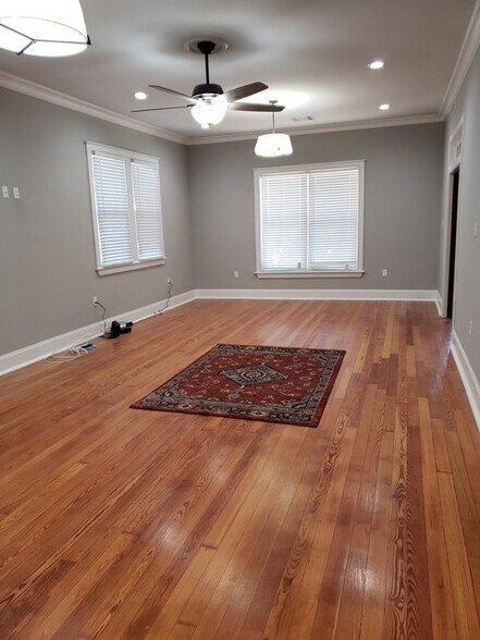 Building Photo - 717 Perry St