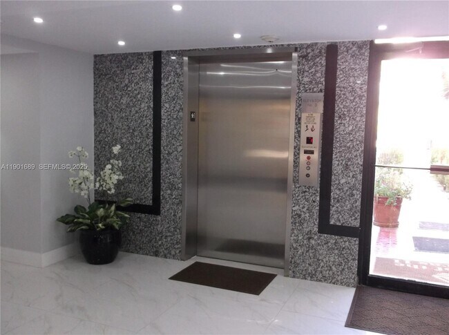 Building Photo - 16919 N Bay Rd