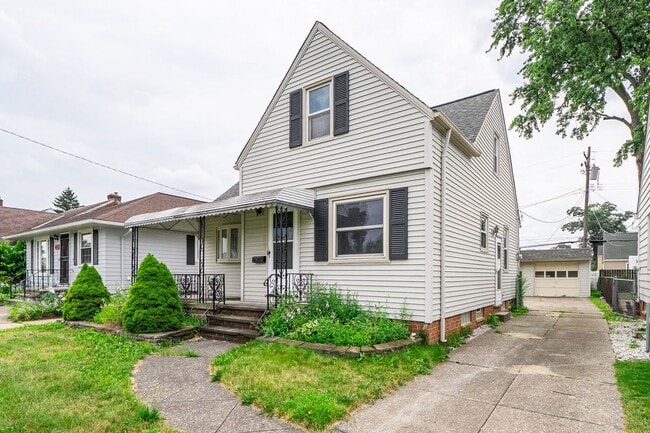Building Photo - Beautiful 3 beds, 1.5 bathroom home with b...