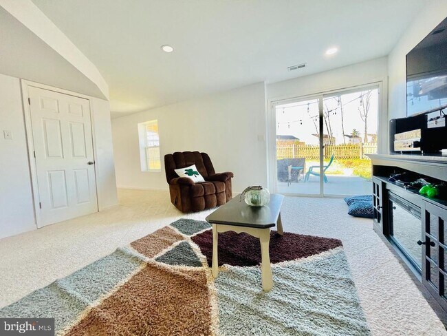 Building Photo - 73 Wellspring Dr