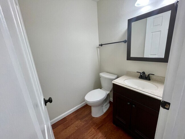 Building Photo - $500 off First Month's Rent- Updated N. Richland Townhome, Short Walk to the River!