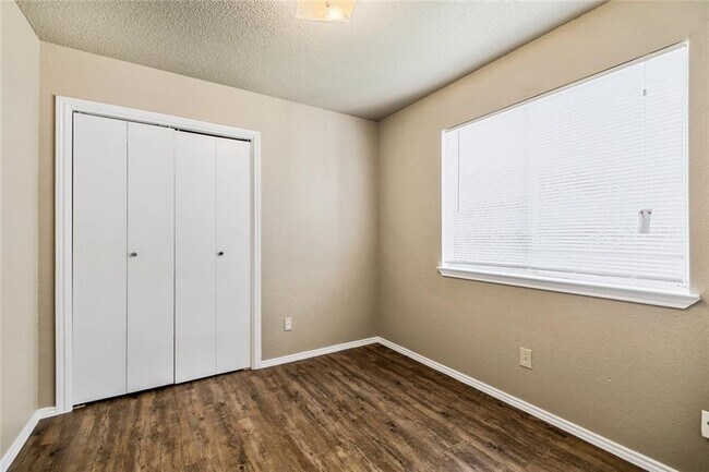 Building Photo - 1220 Orchard Park Cir