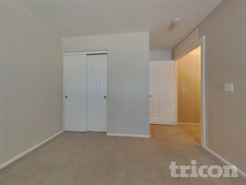 Building Photo - 23634 W Tamarisk Ave