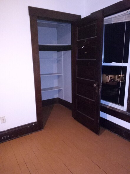 Building Photo - 364 S 10th St