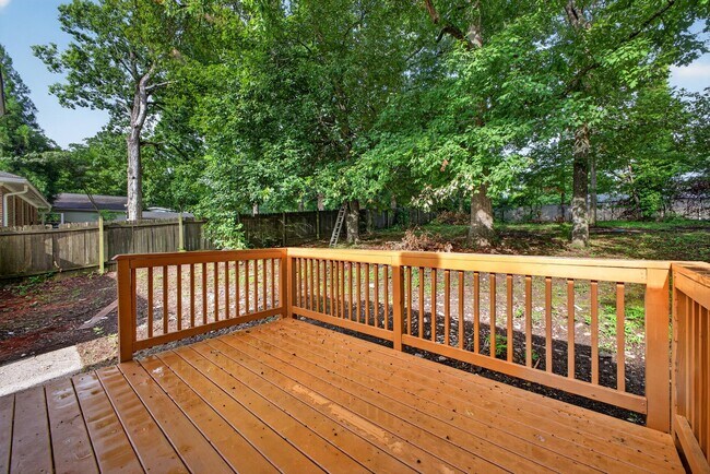 Building Photo - 2027 Hilburn Dr SE