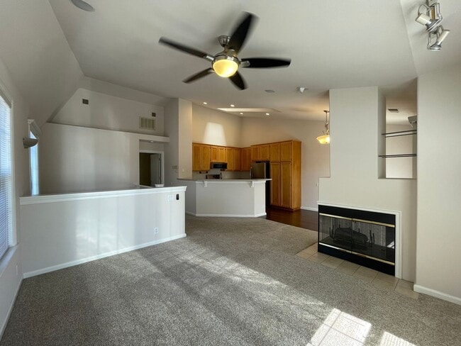 Building Photo - Exceptionally Spacious and Modernized 2x2 Townhouse w/Garage and Washer/Dryer Hookups!