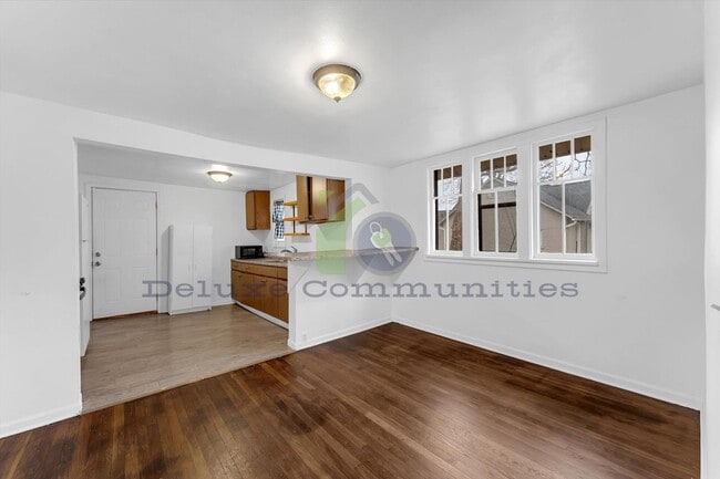 Building Photo - Newly Remodeled 3 Bedroom in MidTown!