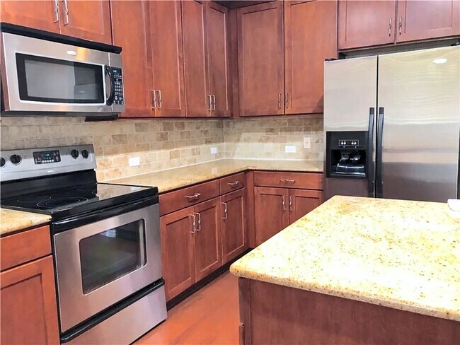 Building Photo - 652 Legacy Park Dr