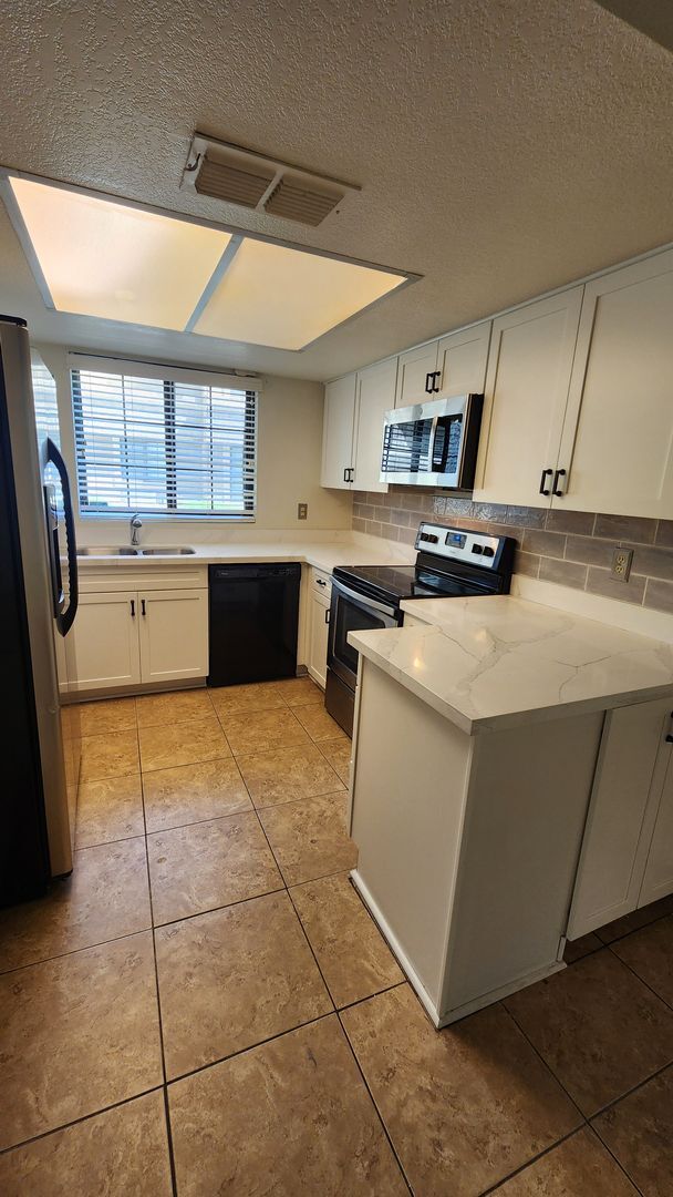 Building Photo - 2 Bedroom 2 Bath in Prime Tempe Location!