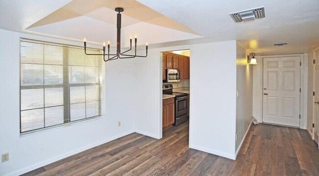 Building Photo - Sabino Canyon Townhome