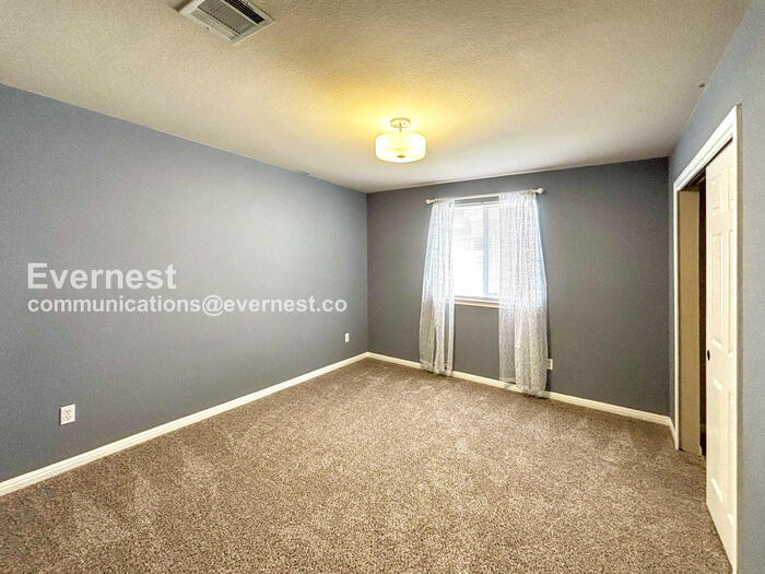 Building Photo - 1208 Willowbrook Dr