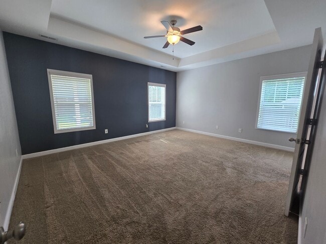 Building Photo - NEW LISTING- 4 bd/ 2.5 ba located MINUTES from Fort Bragg! Quiet Neighborhood!