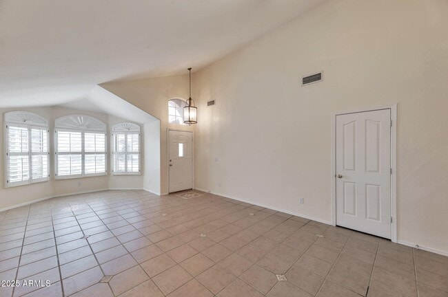 Building Photo - 2312 E Williams Dr