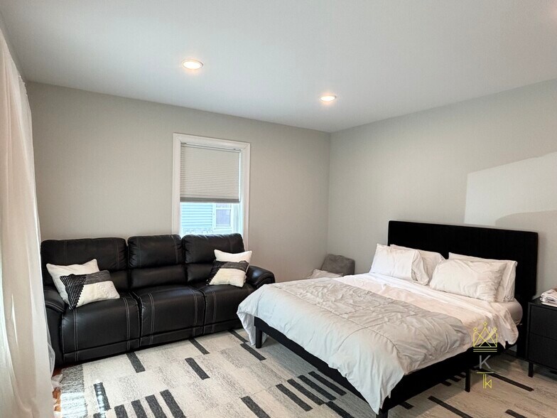 Building Photo - 214 Westville St