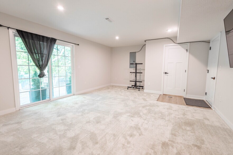 Building Photo - 6800 Frey Ln