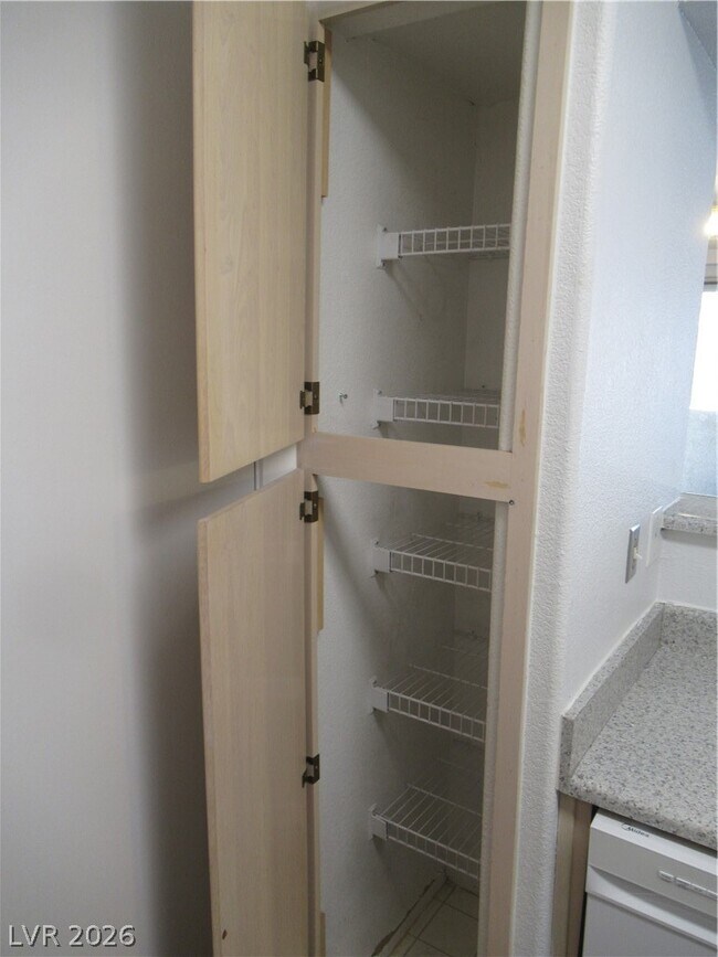 Building Photo - 555 E Silverado Ranch Blvd