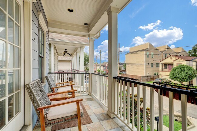 Building Photo - 3-Bed Houston Heights Gem with Private Tur...