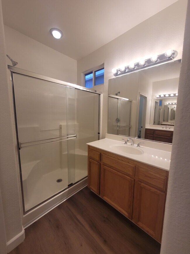 Building Photo - Beautiful Natomas area home on corner lot