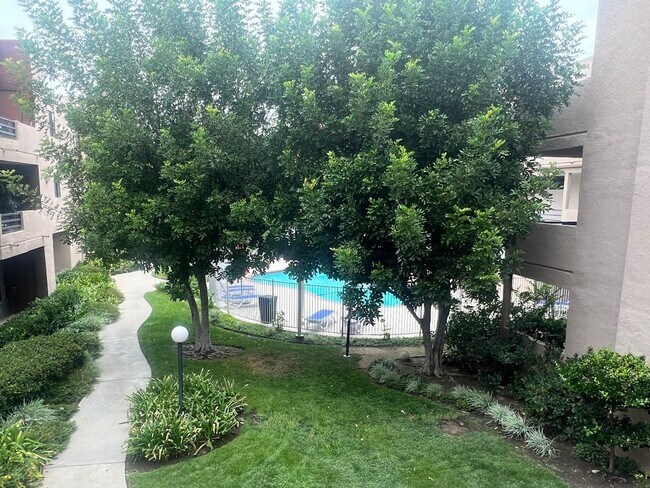 Building Photo - Spacious 2 Bedroom, 2 Bathroom, Canoga Park Condominium for Lease!