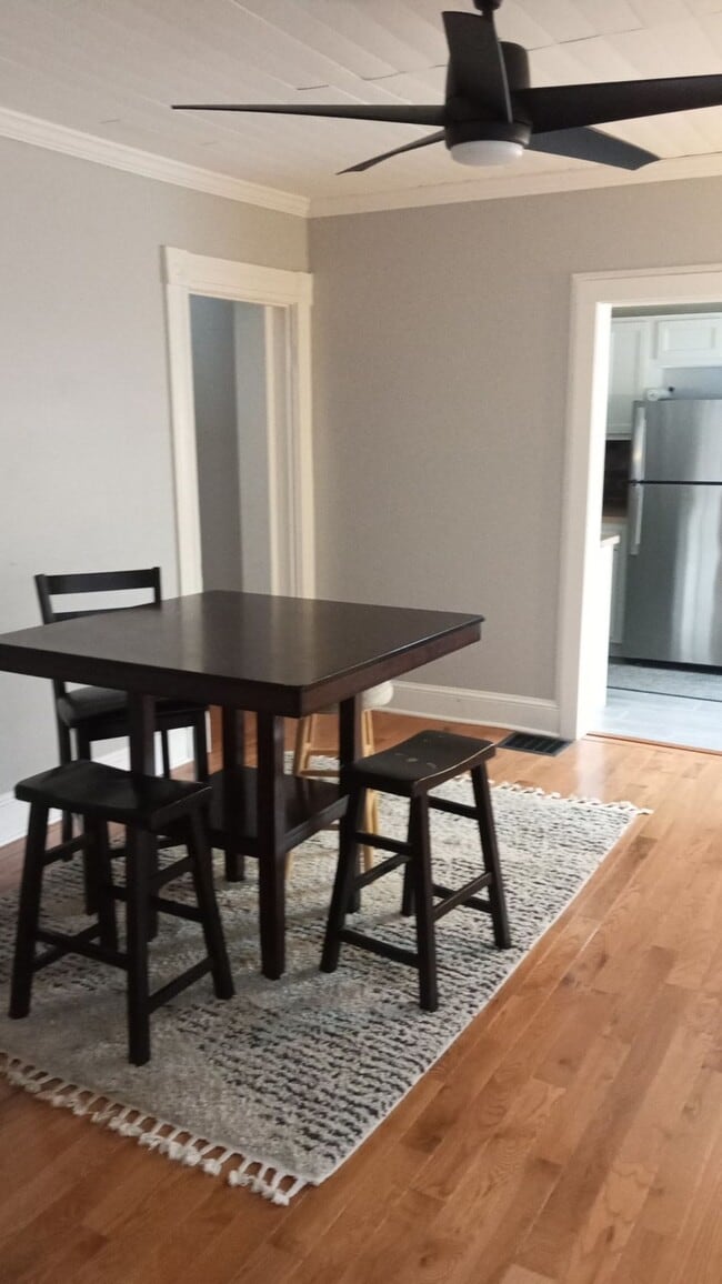 Building Photo - 185 S Cypress Ave