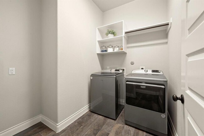 Building Photo - 16711 Arboleda Dr