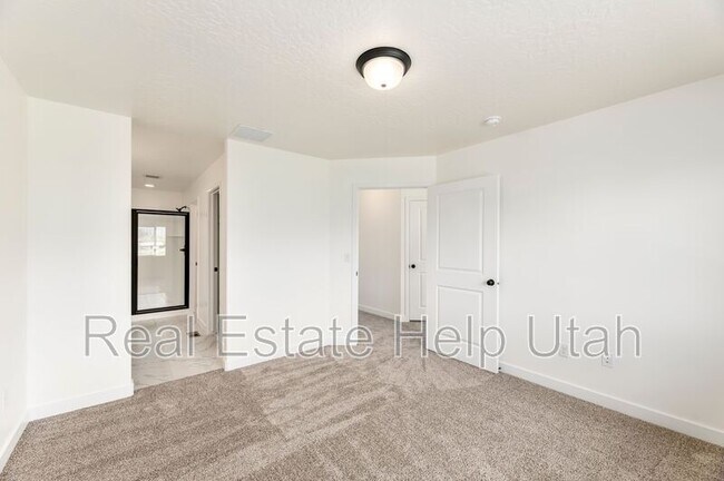 Building Photo - 488 S 700 W