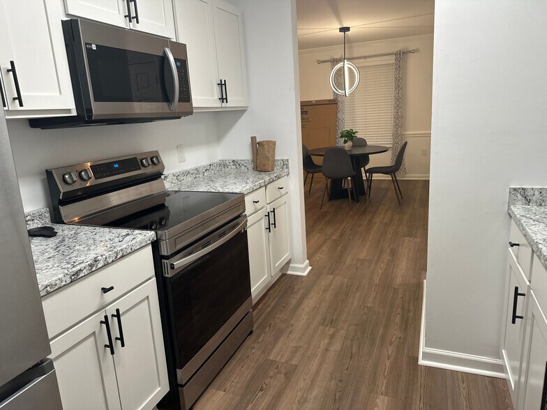 Building Photo - Room in Duplex on Albemarle Rd