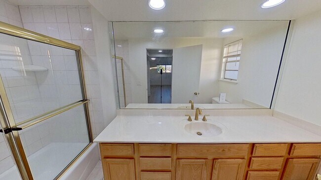 Building Photo - 5913 E Tiber Dr