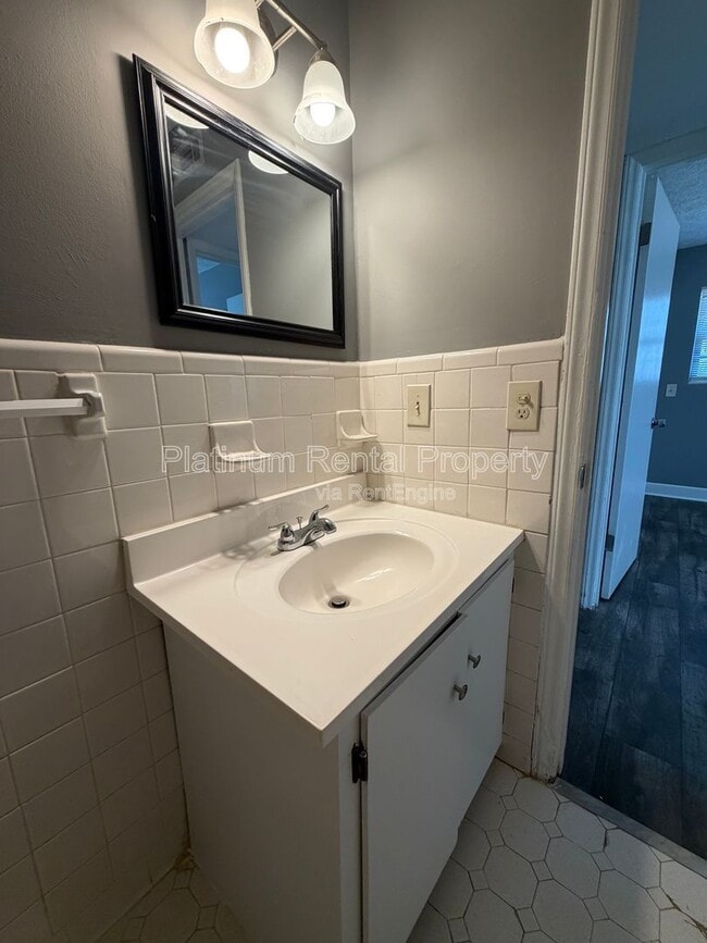 Building Photo - 1502 Waverly Way