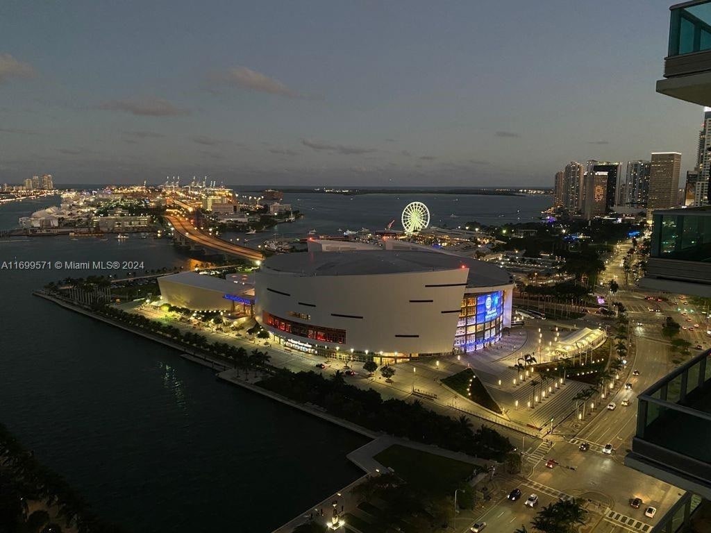 Building Photo - 900 Biscayne